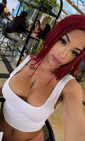 Anna Alcaide's Instagram, Twitter & Facebook