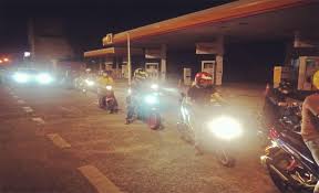 Menurut pengarah jabatan siasatan jenayah ibu pejabat polis bukit aman datuk huzir mohamed, suspek dikenali sebagai goh leong yeong, 32 orang ramai yang mempunyai sebarang maklumat boleh menghubungi ketua bahagian siasatan jenayah ibu pejabat polis daerah cheras deputi. Op Samseng Jalanan 10 Lelaki Ditahan Di Sandakan Edisi Sabahan