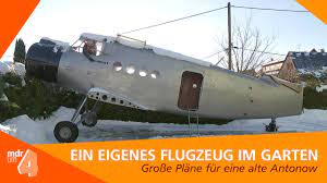 Das flugzeug startet, hebt ab, steigt auf, kreist über der stadt, setzt zur landung an, landet, setzt hart auf, ist abgestürzt, ist notgelandet. Mdr Um 4 Flugzeug Im Garten Facebook