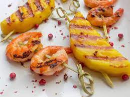Brochettes Aux Crevettes Et Mangue Au Miel Recette Recette Brochette Mangue Recettes De Cuisine