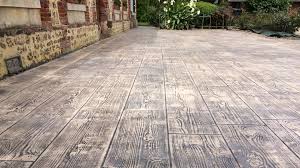 Le prix du béton utilisé comme revêtement peut aller de 15 € pour du béton classique à plus de 100 € pour du béton imprimé. Terrasse En Beton Comment Faire Prix Avantages Artisanbeton Be