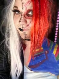 Hi friends 👋✨ October is here, which means spooky season is in full swing  🎃🖤 What makeup looks do YOU want to see this month? Drop your ideas below  👇