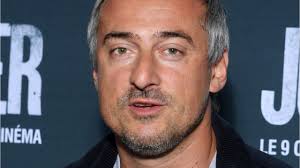 Sébastien thoen viré de canal+ à la suite d'un sketch sur « l'heure des pros » de cnews. Il S Etait Moque De L Heure Des Pros Sebastien Thoen Vire De Canal Capital Videos