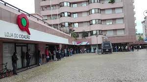 A loja do cidadão da madeira aglutina num só espaço os principais serviços públicos e serviços privado, e tem como principal objetivo disponibilizar aos utentes um atendimento rápido e com qualidade. Seis Maneiras De Evitar Filas Para Tirar O Cartao De Cidadao Ou Passaporte Renascenca