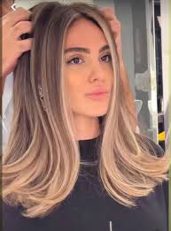 Hi 💕 loves I'm always seeing recommendations for a local hairstylist so  I'd like to introduce myself ❤️ My name is Amber and I am a hair seasoned  experienced hairstylist who loves