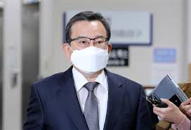 World news in korean » 13.07.2020 » 김학의 사태땐 文 엄정처리… 이번엔 靑 드릴말씀 없다. ê¹€í•™ì˜ ì¶œêµ­ê¸ˆì§€ì— ì ë°œë˜ë©´ ê²€ì‚¬ ìƒëª… ëìž¥ë‚˜ ì„œìš¸ì‹ ë¬¸