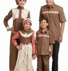 Model baju couple muslim terbaru 2019 edisi malika syari dan simple family untuk muslim yang ingin tampil serasi bersama anak. Baju Couple Muslim Bertiga Family Xkpyt530ouclqm Dan Ini Sering Digunakan Oleh Para Keluarga Modern Irfan Handoko