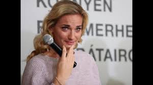 Babos tímea és fucsovics márton, a két legjobb magyar teniszező minden kapcsolatot megszakít a de babos tímea és párja, kristina mladenovic sem voltak boldogtalanok a wimbledoni finálé után. Babos Timea Konnyekben Tort Ki A Sajtotajekoztaton Youtube