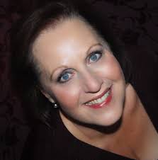 Mimi Foster's Instagram, Twitter & Facebook