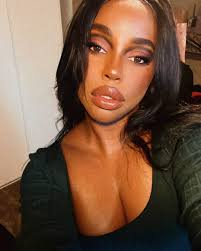 Meeee! I'm also a photographer and can shoot it ❤️🫶🏻