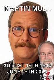 Hello! Do you have any promotional picture of Martin Mull with a weapon in  "Clue"... I couldn't found anyone in all this years. Could someone help me?