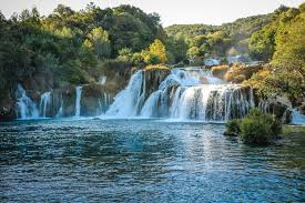 Nacionalni park je lociran u središnjoj dalmaciji nizvodno od miljevaca, a samo par kilometara sjeveroistočno od grada šibenika. Complete Guide To Krka National Park Something Of Freedom