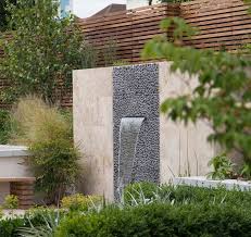 Wandbrunnen Modern Innen Aussen Gestalten Monolith Garten Garden Wasserspiel Garten Zeitgenossische Gartengestaltung Wandbrunnen