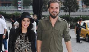 Engin altan düzyatan'ın baldızı aslışah alkoçlar, önceki gün sarıyer küçük armutlu'da görüntülendi. Engin Altan Duzyatan Ikinci Bebegini Kucagina Aldi Magazin Haberleri Haber7