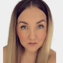 Caroline Holliday's Instagram, Twitter & Facebook