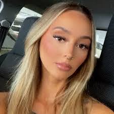 Leanne Slaughter's Instagram, Twitter & Facebook