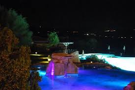 Una tradizione millenaria che l'adler thermae fa rivivere in un ambiente moderno. Piscina Di Notte Picture Of Adler Spa Resort Thermae Bagno Vignoni Tripadvisor