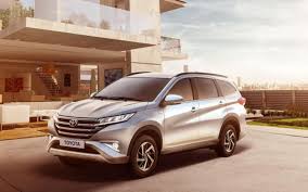 Toyota has introduced a new small suv to its local product offering and it's called the rush. Comparison Toyota Rush 1 5at 2019 Vs Nissan X Trail Ti 2018 Suv Drive