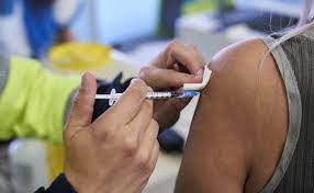 Trata que la vacunación se realice en un ambiente tranquilo y confiable. Vacuna Del Coronavirus Para Los Mayores De 30 Anos Ximo Puig Pone Fecha Al Inicio De La Vacunacion Para Los Mayores De 30 Anos Las Provincias