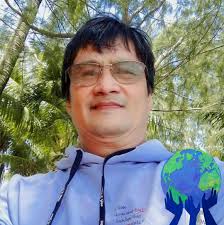 I knew what it was to live without money, although as much as possible, my  parents didn't let my sister and I feel it. We went to good schools, we  were given