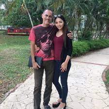 Sekali lagi kau buat, kau ingat, kau ada aib, jangan buat anak aku macam tu, aku kenal bekas suami aku dia tak macam itu, tapi aku nak bekas suami aku fikir. Hiburan Aman Graseka Kecil Hati Dengan Anak Isteri Muda Nafi Halang Anak Tiri Jumpa Bapa