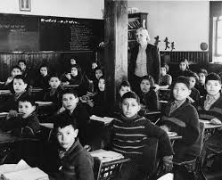 Jahrhunderts bis 1996 betrieben wurden. The History Behind Day School To Residential School Panow