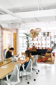 Inside Soludos New Stylish Nyc Headquarters Startup Office Design Corporate Office Design Cool Office Space