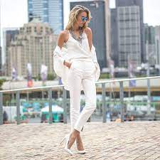 Le style urbain chic n'est pas en reste, le pantalon slim ainsi que les pantalons cigarette pétillent en rose, blanc, bleu, beige, gris, jaune et bien d'autres. 1001 Idees Pour Une Tenue Avec Pantalon Blanc Fantastique