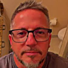 Here is Carl Lindquist's obituary. His family is listed in detail.