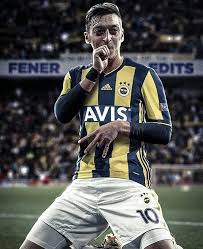Fenerbahçe ile her konuda anlaşan mesut özil, formada memleketinin plaka numarasını tercih etti. Salca D On Twitter Puma Sponsorlugunda Fenerbahce Formasi Ve Arkasinda Mesut Ozil Yaziyor Anani Avradini Karizmaya Bak