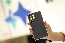 Samsung Faces Pakistan Smartphone Shortage After Winning Debut - Bloomberg