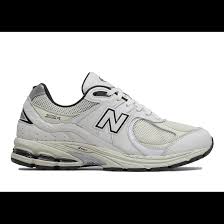 These new balance running shoes look great and are perfect for the retro and vintage lovers out there. New Balance 2002r Vergessener Luxus Sneakerjagers