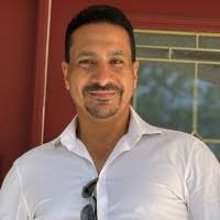 100+ "Malák" profiles