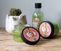I bought this because i loved the banana body butter, and shower gel—they no longer sell these at the time of this writing. Win Cactus Blossom Special Von The Body Shop Sonrisa