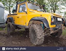 The rear seats are positioned slightly higher than those in the front, and. Gelbe Land Rover Defender 90 Vorbereitet Fur Expedition Gelandefahrt Mit Stuckigen Off Road Reifen Reifen Fur Green Lane Bei Land Rover Show Gesehen Stockfotografie Alamy