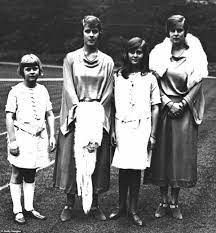 His four older sisters, margarita, theodora, cecilie and sophie, have all passed away. Xhr7btvdvv3eam