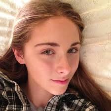 Engaging and trustworthy bilingual babysitter and pet care provider  contactable today!