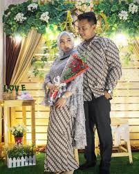 Entdecke rezepte, einrichtungsideen, stilinterpretationen und andere ideen zum ausprobieren. 8 Model Kebaya Couple Dengan Hijab Untuk Acara Tunangan