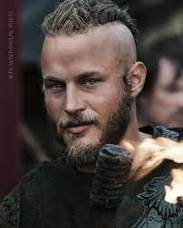 epingle par deeanne sur travis fimmel ragnar guerrier viking portraits de celebrites travis fimmel