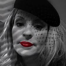 Pitbull and kitten have love/hate relationship