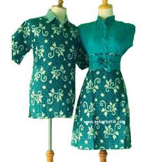 Selain untuk dress, jenis kain untuk membuat dress ini juga sering digunakan untuk membuat pakaian seperti baju pengantin dan. Batik Couple Toska Fashion Batik Couple Dresses For Work