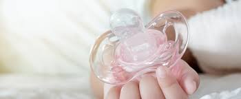 Zum wechsel würd ich sagen, je nachdem wieviele schnullis du hast würde ich sie so nach 3 monaten komplett austauschen. Schnuller Reinigen So Reinigen Sterilisieren Sie Den Schnuller
