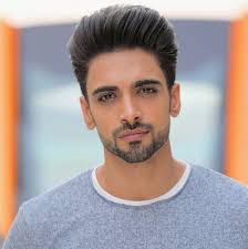 Akash Ahuja's Instagram, Twitter & Facebook