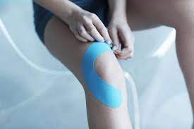 Looking for a good deal on kinesio tape? Kinesio Tape Anleitung So Klebst Du Den Schmerz Einfach Weg