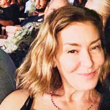 Robyn Costa-Navarro (@CostaNavarro)