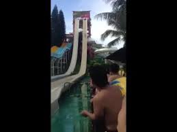 Hot asses on their way to the water slide - XFantazy.com