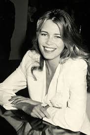 Публикация от claudia schiffer (@claudiaschiffer) 25 авг 2020 в 1:55 pdt. Claudia Schiffer S Fashion Life In 50 Looks