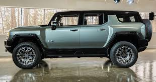 Hummer evolved from a military vehicle to a civilian suv, and in 1992 it started to sell civilian vehicles based on the army model. Hummer Electric Suv Price In India 2021 Hummer Ev 1000hp Electric Truck Revealed Price Specs And Release Date Carwow Get The List Of Best Electric Cars In India Only At Cars24 Mariahslicer