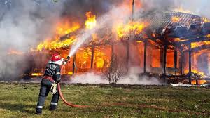 O șaormerie celebră din capitală a fost distrusă de flăcări și zeci de oameni care erau în blocul de mai multe. Incendiu Puternic In Brasov Un Om A Murit Iar 50 De Persoane Au Fost Evacuate Dintr Un Bloc De Garsoniere Mobile