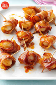 If you're hosting a holiday party this year or just headed to one as a guest and need something easy and fun to share, these christmas appetizers are not only great tasting, but they are festive and fun as well! The Tastiest Most Festive Snacks To Serve On Christmas Eve Yummy Appetizers Food Christmas Cooking